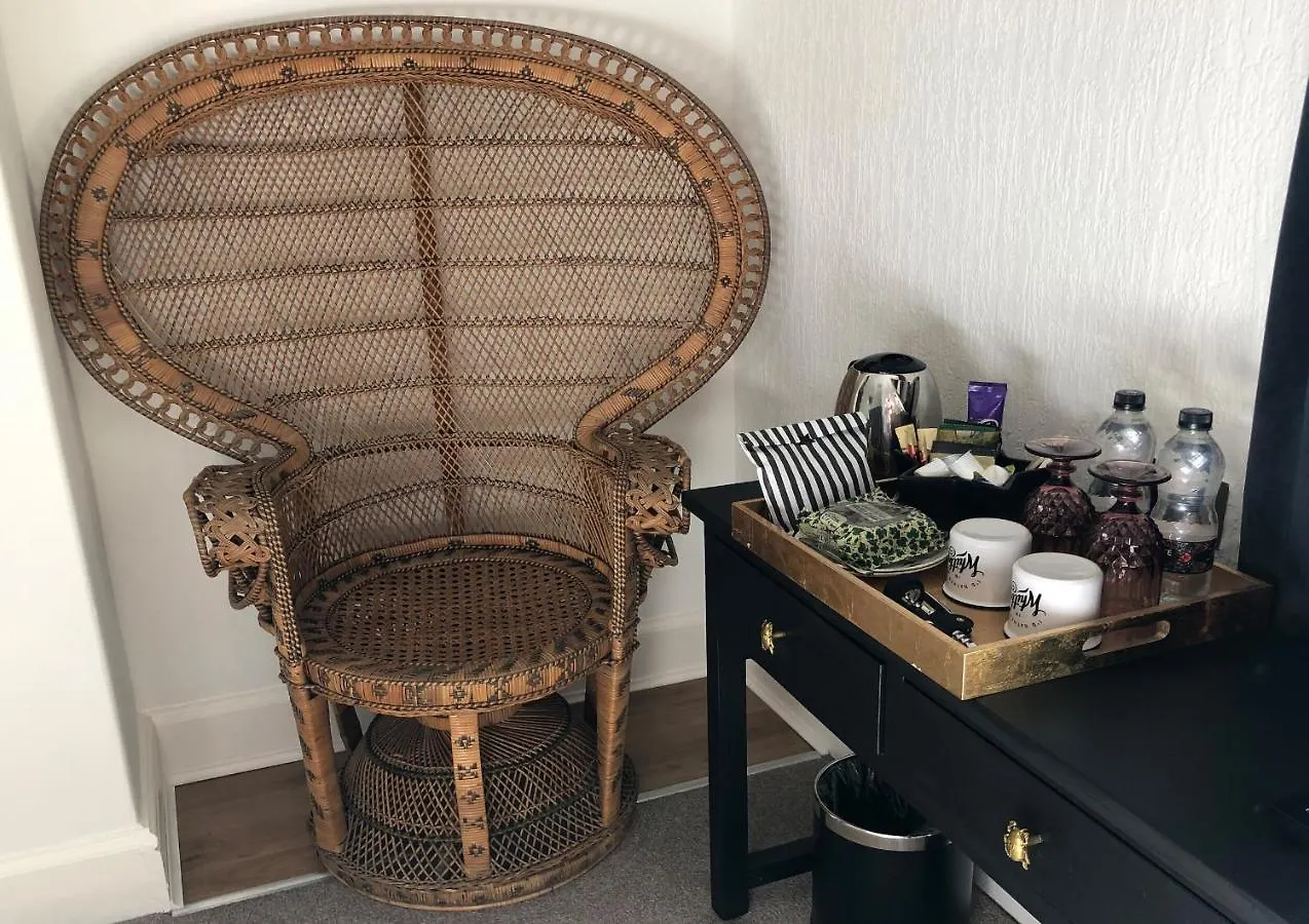 לינה וארוחת בוקר וויטבי High Tor Guest House